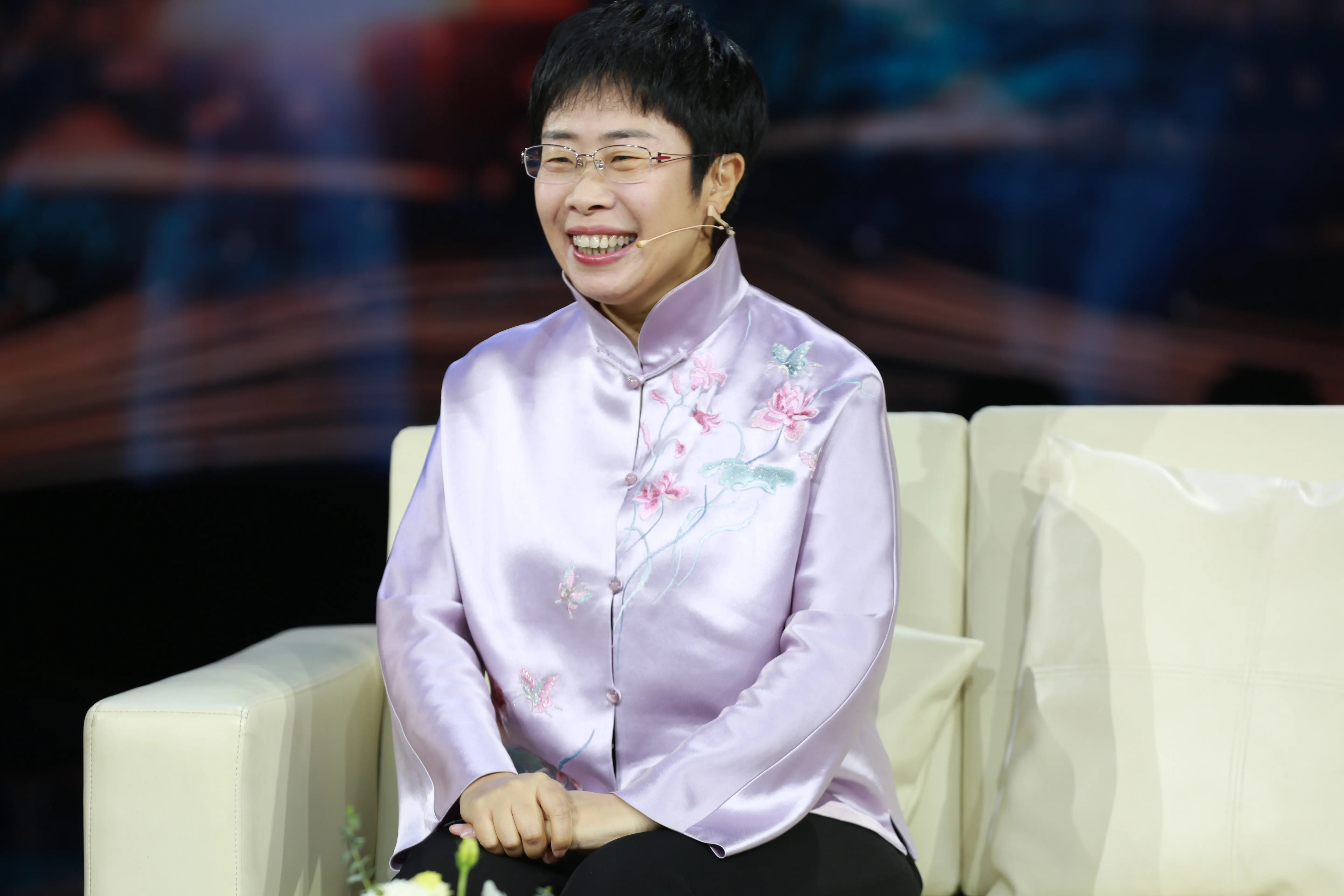 47岁不婚，却坚持追求白头偕老的婚姻，蒙曼老师有理性的女权主义