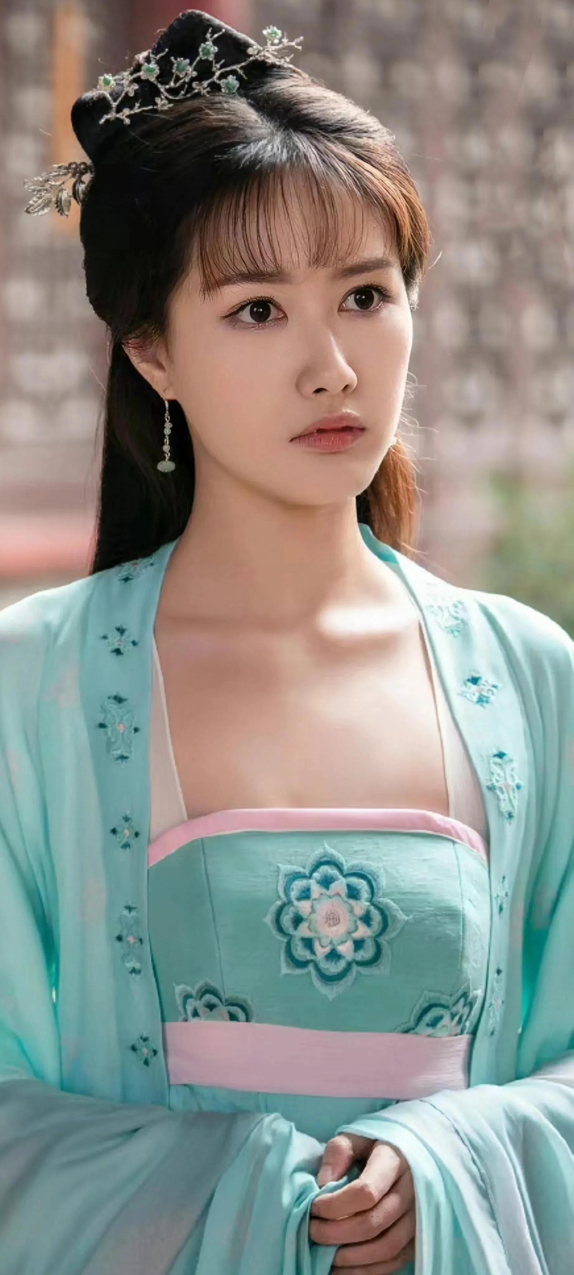 端庄美丽的张子璇