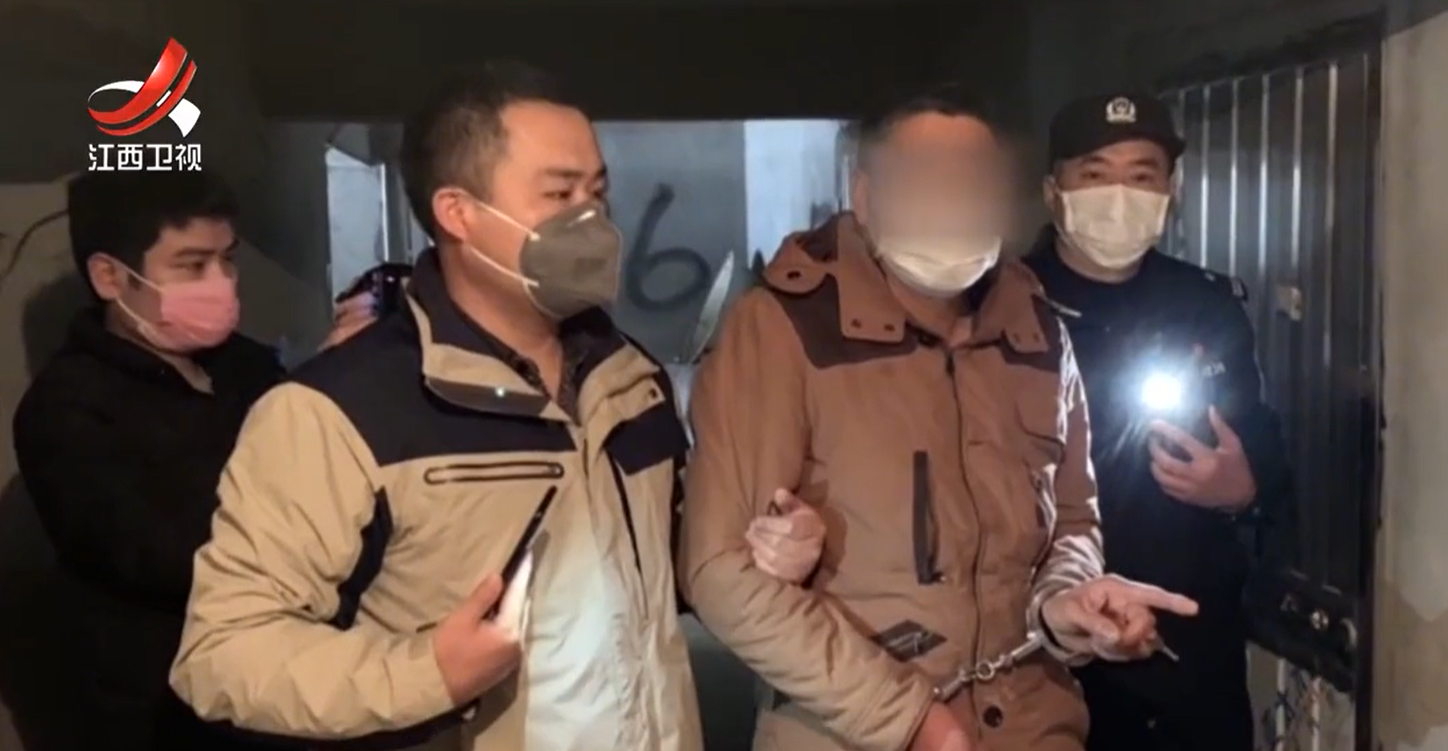 2020年，男子勒死老婆后自首，老婆在派出所醒来，老婆：他没杀我