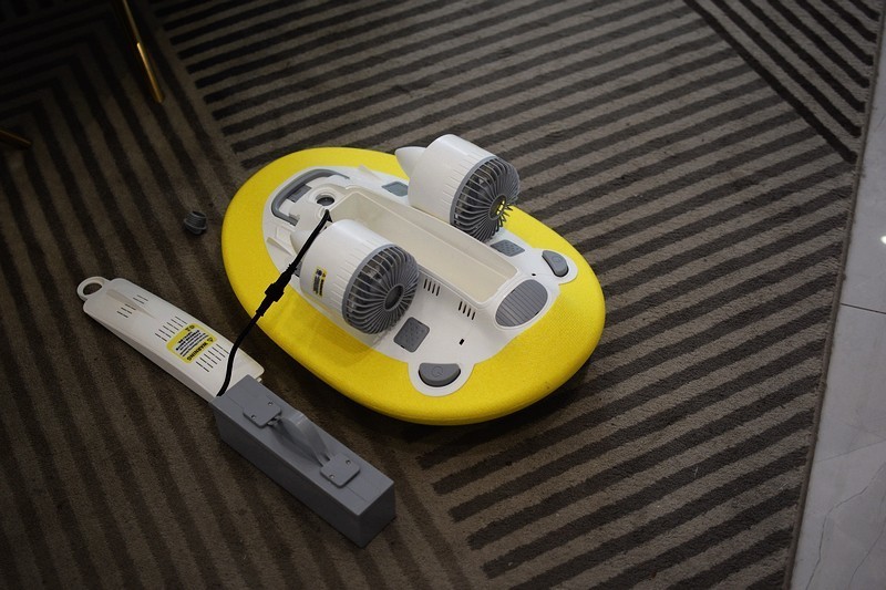 泳池最靓的崽 檬友爆风主义水上动力浮板