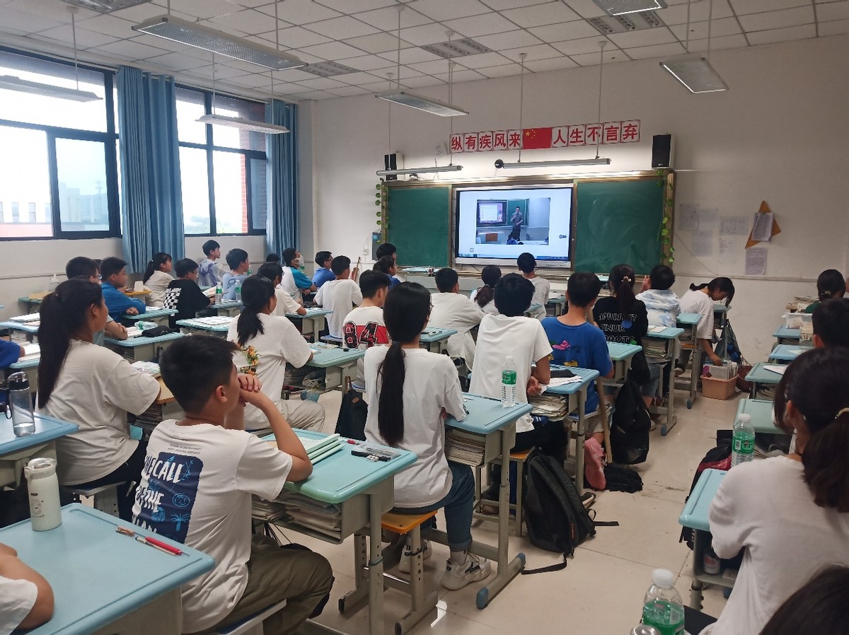 中牟县第一初级中学:展示心理健康教育网课暨校园心理剧