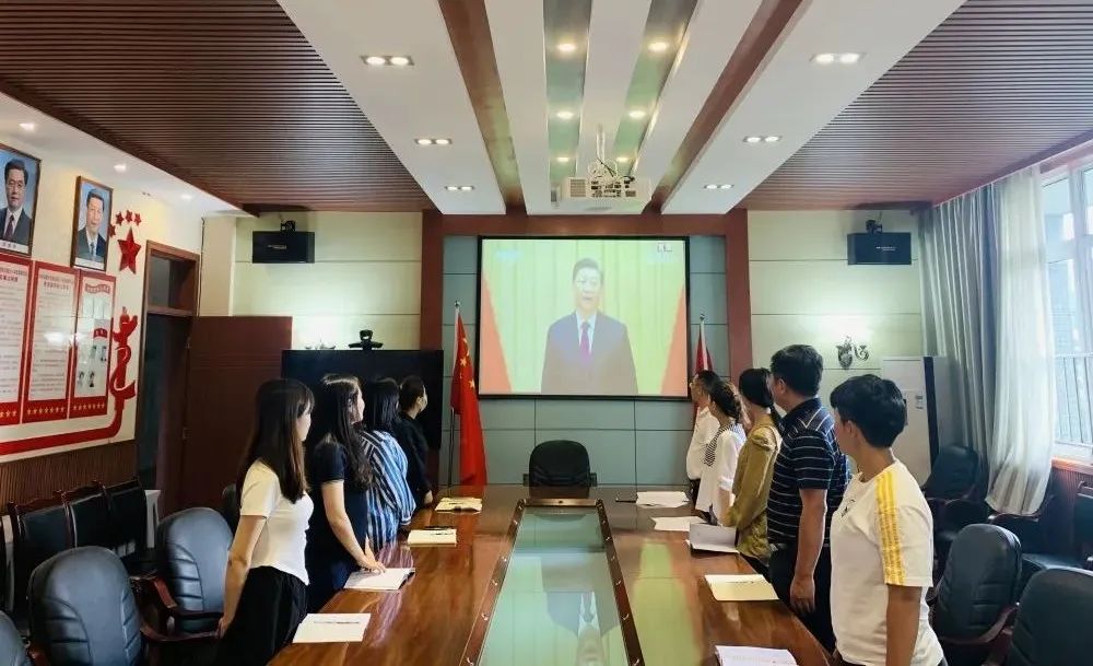 锦江小学观看直播“庆祝中国共产主义青年团成立100周年大会”