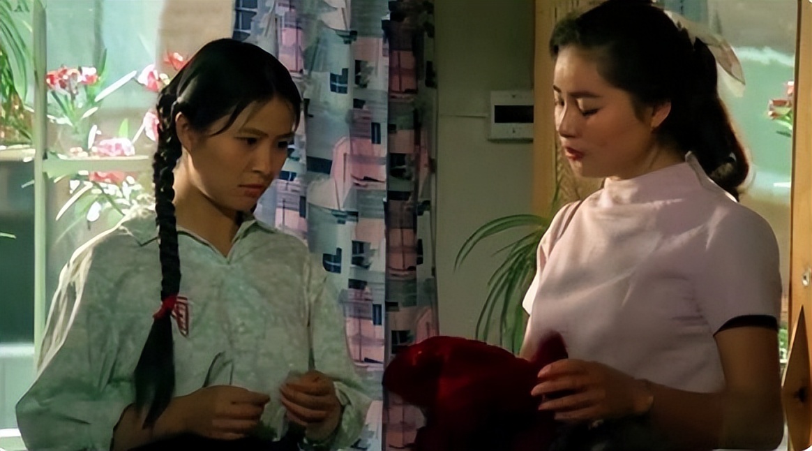 李克己比李羚大13岁,本身是一名演员.