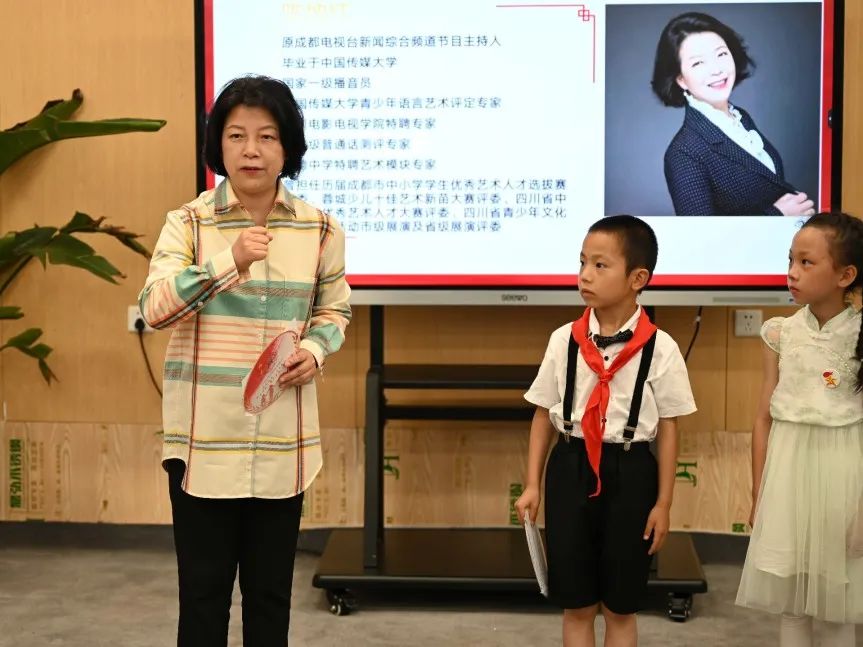 天府新区新中附小开展艺术节暨党队共建六一国际儿童节演讲比赛