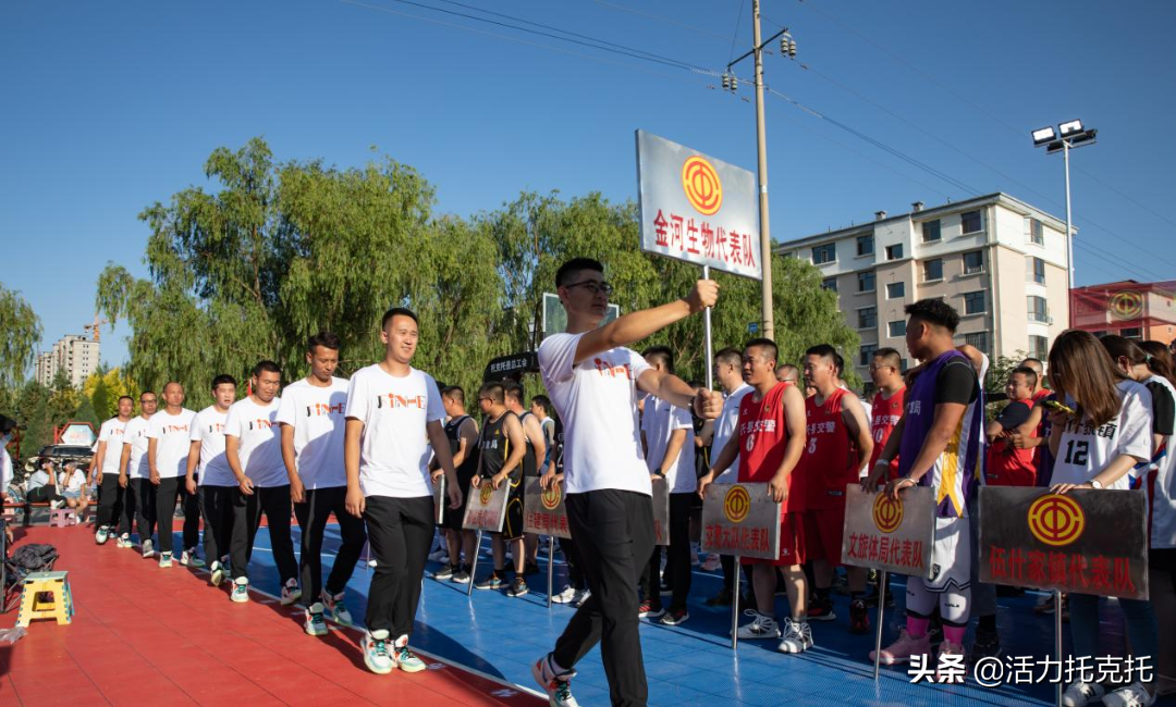 呼市哪里打篮球比赛(【工会在线】“喜迎二十大 永远跟党走 奋进新征程”托克托县第六届“职工杯”篮球赛火热开幕啦)