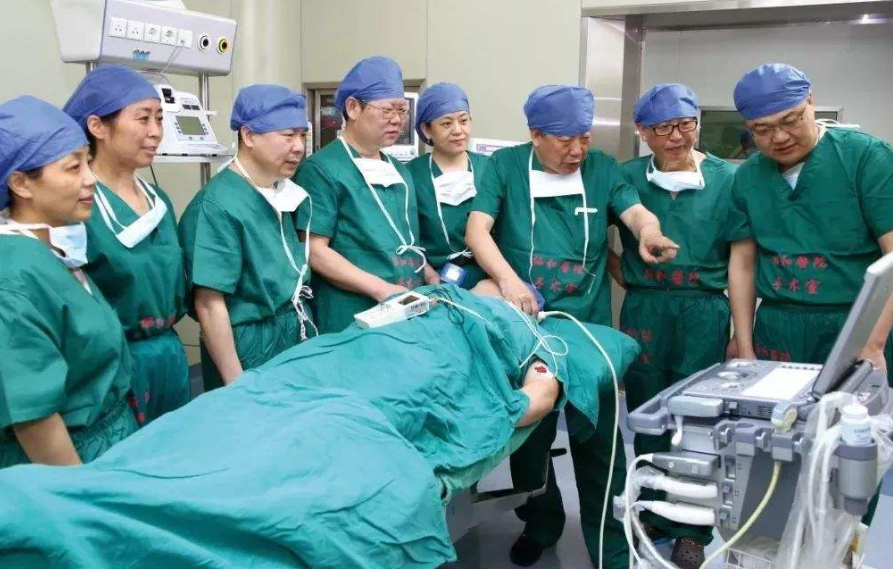 “医学专业”前景排名出炉，临床医学无缘前三，榜首热度居高不下