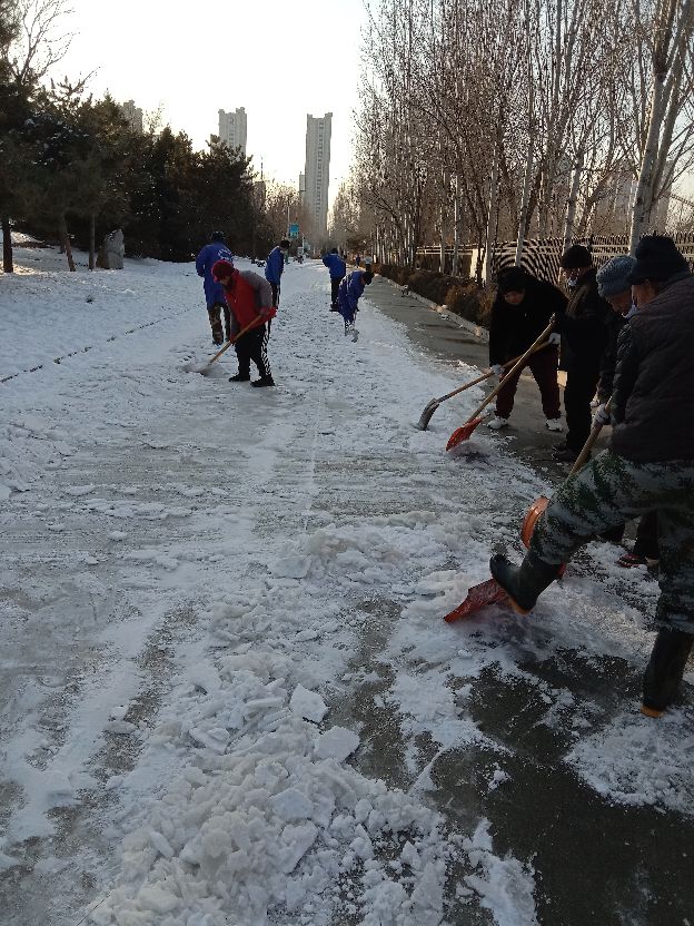 赞除雪清洁工，批事非之人