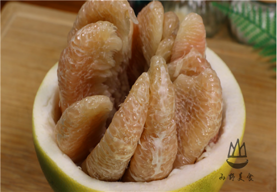 吃了20年的柚子才发现，用“牙签”就能把柚子剥干净，后悔才知道
