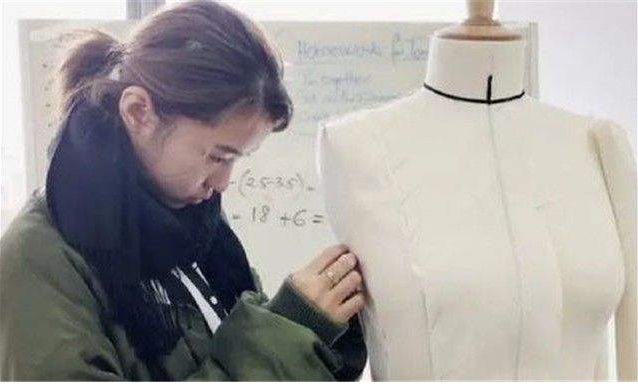 辽宁巨婴：16岁吃饭靠人喂，每天开销过万，开兰博基尼卖手机壳