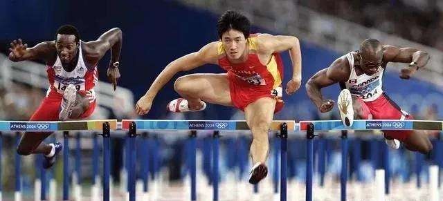 “飞人”刘翔跌落神坛？从名扬世界到退赛被骂，他都经历了什么？