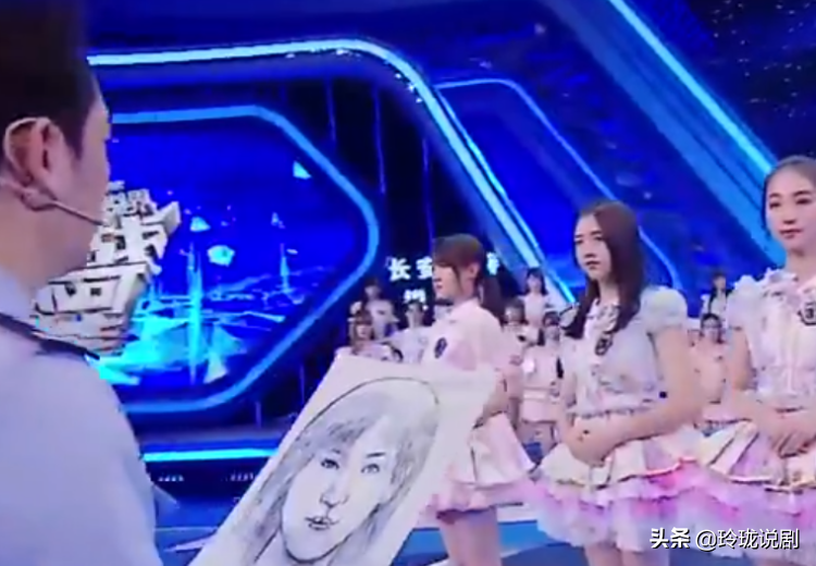 《猎罪图鉴》的画师真的有那么牛吗。三岁上了年纪，用骨头画画儿都是真的。