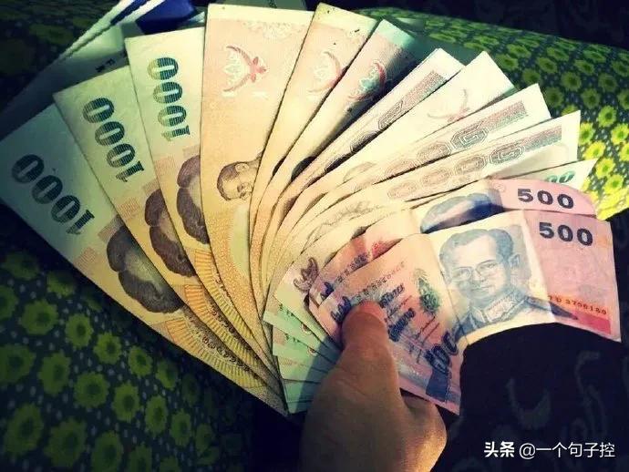 安慰别人的时候一套一套的，安慰自己的时候只想找根绳子一套