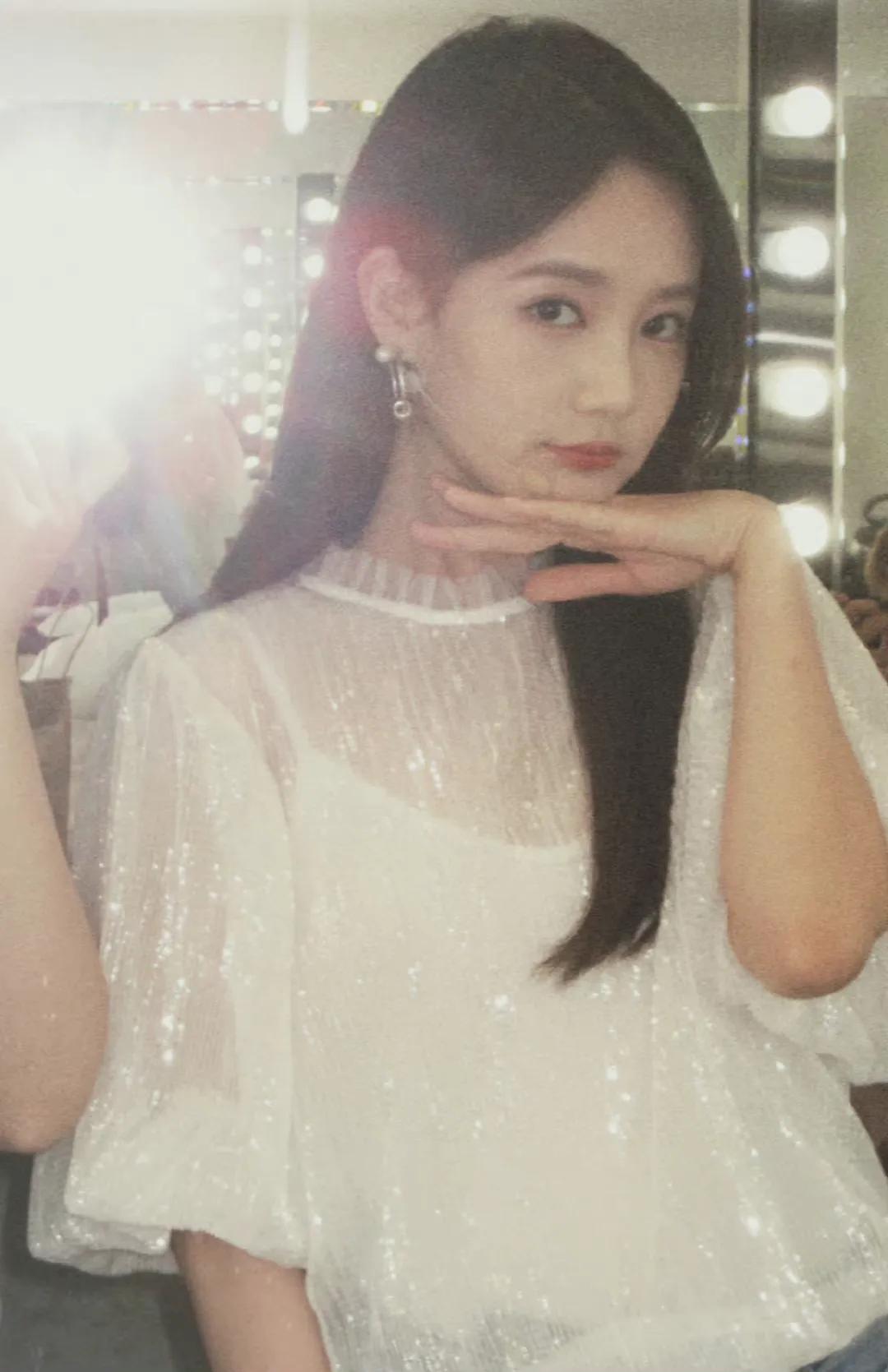 李一桐近期穿搭