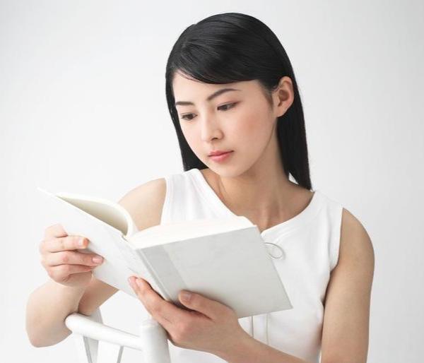 文学的启迪：让人变得更好，优秀作文欣赏《爱好文学，品味人生》