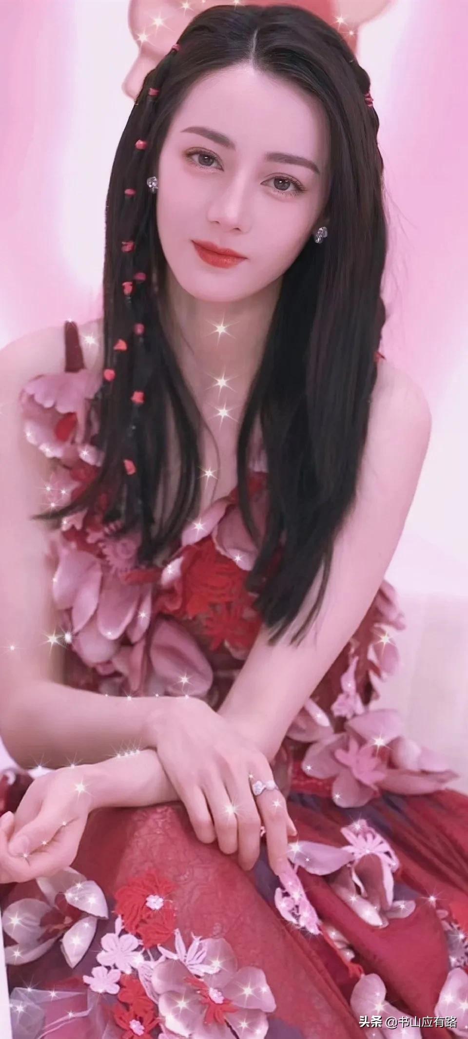 迪丽热巴：精致五官、异域风情的绝色美女