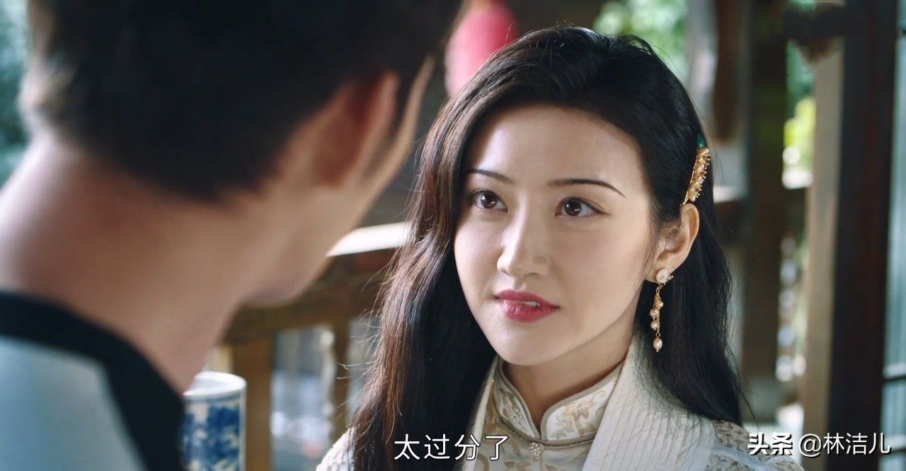 不仅拥有盛世美颜，张雨绮景甜怼脸拍更是零毛孔，皮肤白到发光了