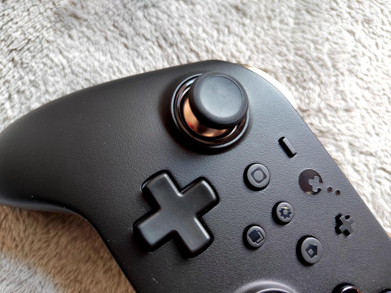 电磁摇杆、体感瞄准加全平台无缝切换，谷粒金刚2 Pro手柄体验