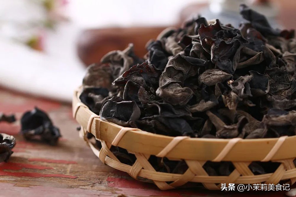 女人过了30岁，6种食物要多吃，“维E”含量高，满面光彩不显老