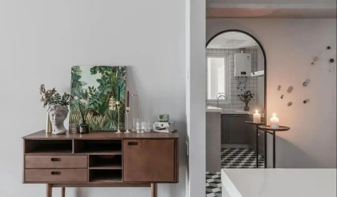 80㎡二房，花5W爆改成浪漫轻奢风的一居室，实用性更强，颜值更高