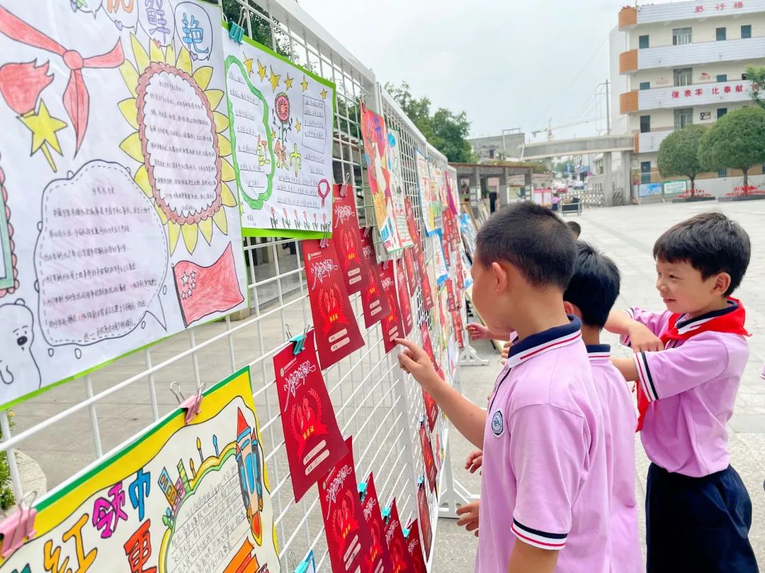 四川天府新区新兴小学举行2022年第一批新队员入队仪式