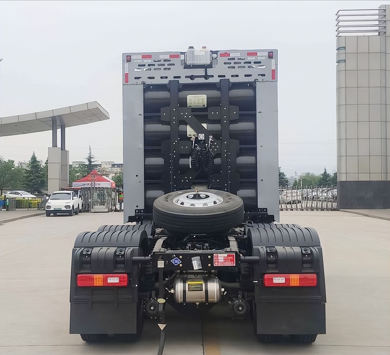 着眼向未来 大运氢燃料电池牵引车现身357批公告