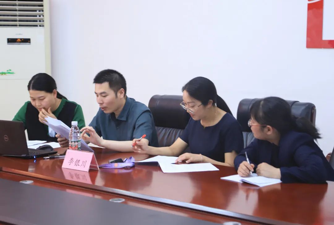 天府新区南湖小学（含北区）召开2022年教师小课题申报培训会