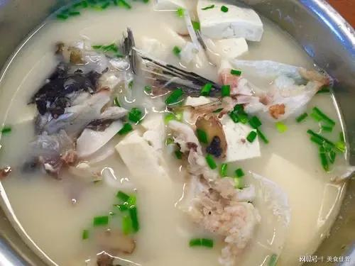 《鱼头泡饼》想要做好吃真的很难吗。 今天教给你