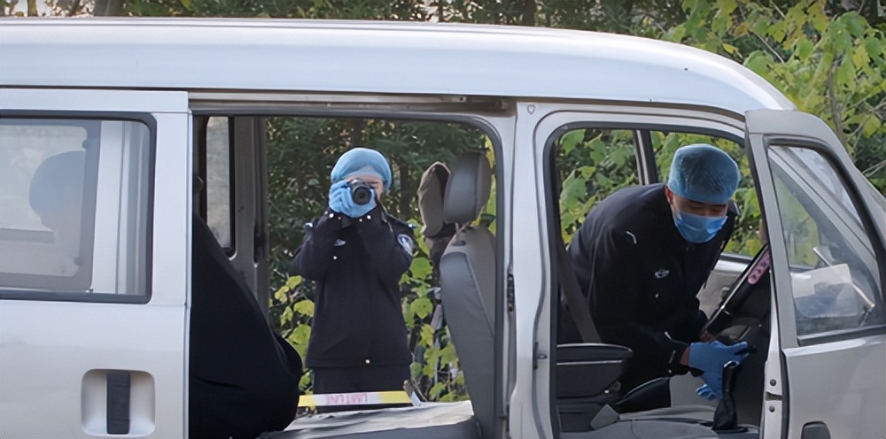 在殡葬专业上课，每天认真学习如何把人送走