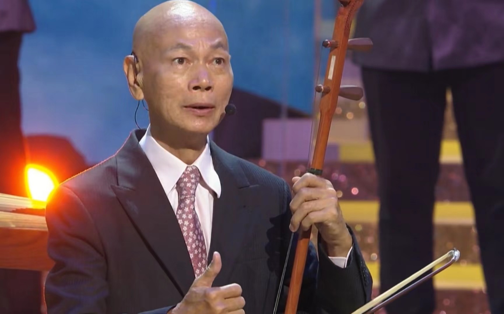 香港回归晚会这9位港星的高光时刻，揭开了娱乐圈3条关键成功法则