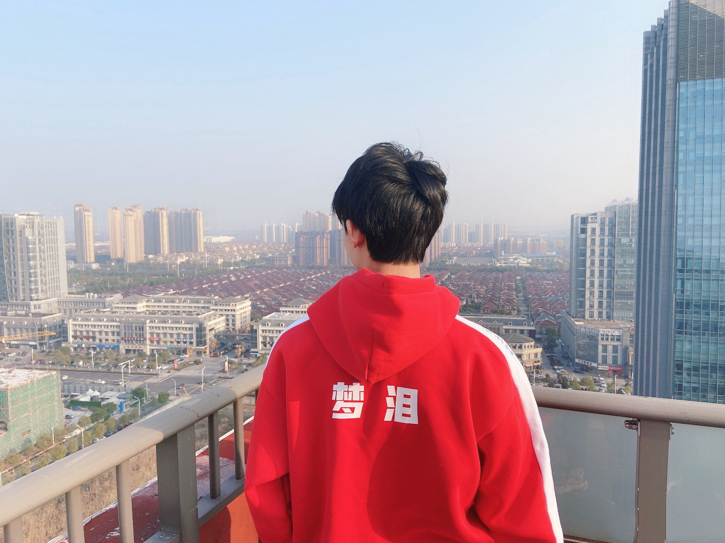 AG梦泪给老婆过生日，满满的一箱礼物，加起来刚好是充满爱的数字