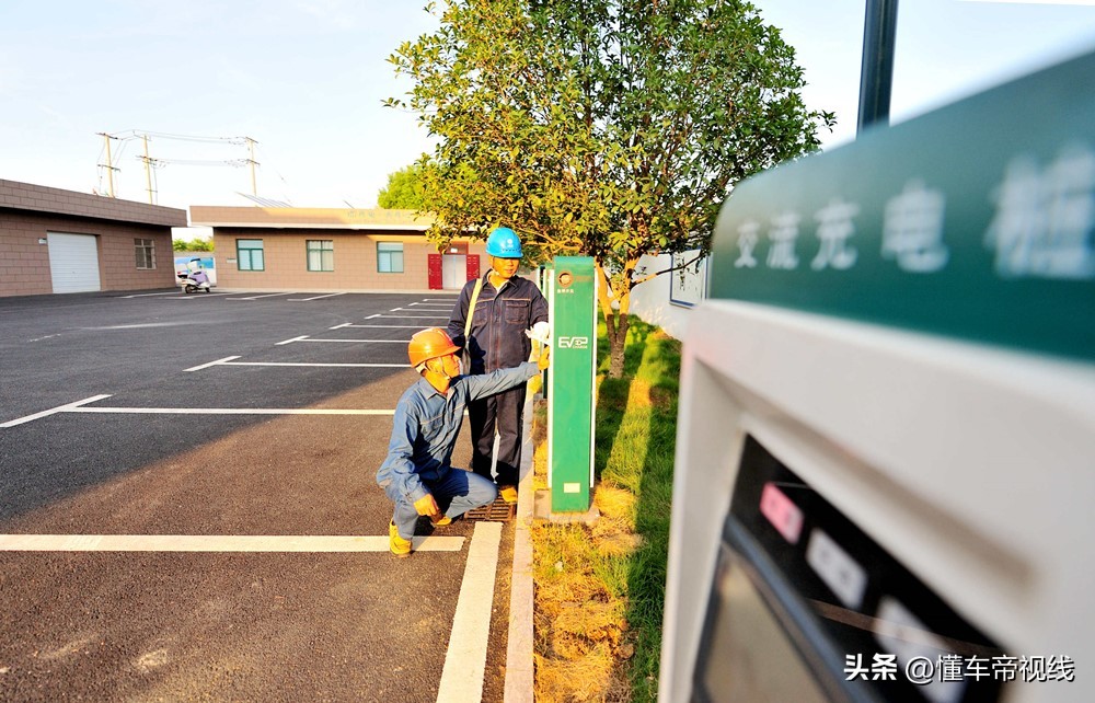 政策 | 发改委等三部门：构建高质量充电设施体系 服务新能源车下乡