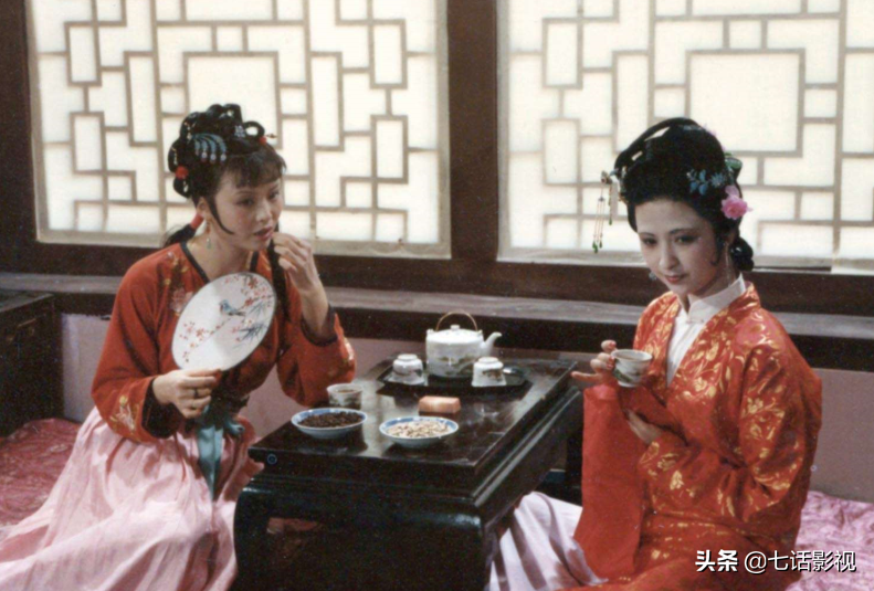 从《红楼梦》看古装剧妆发演变，这些年，哪些东西在慢慢消失？