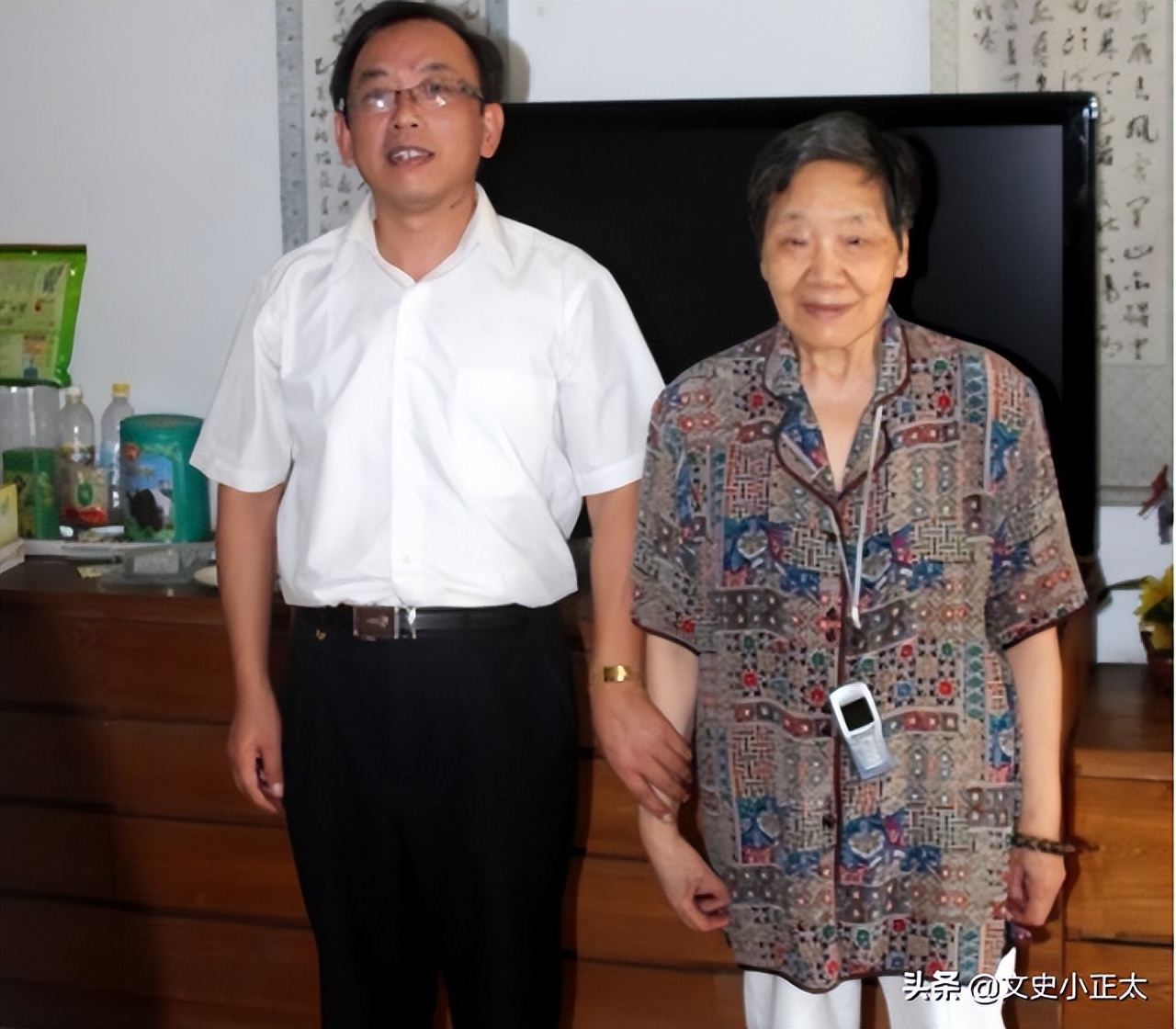 至今仍健在的开国元帅夫人，如今95岁高龄仍健朗，孙女成为歌星