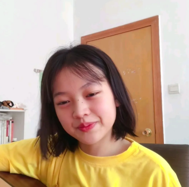 上海00后楼长获央妈认可，真实学历叫人惊艳，却因第一学历被嘲讽