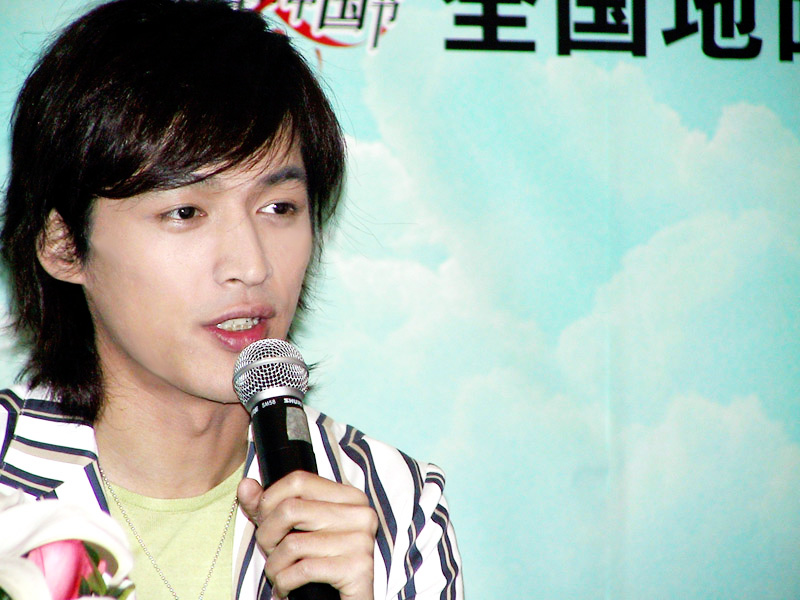 胡歌爸爸胡逸材：前卫的教育助孩子成才，为他的终身大事操碎了心