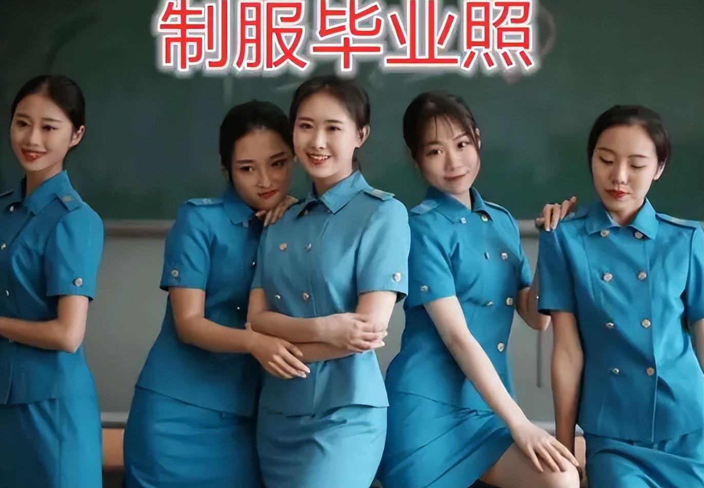 大学生“JK制服”毕业照，男生表示很养眼，网友却认为没有学生样