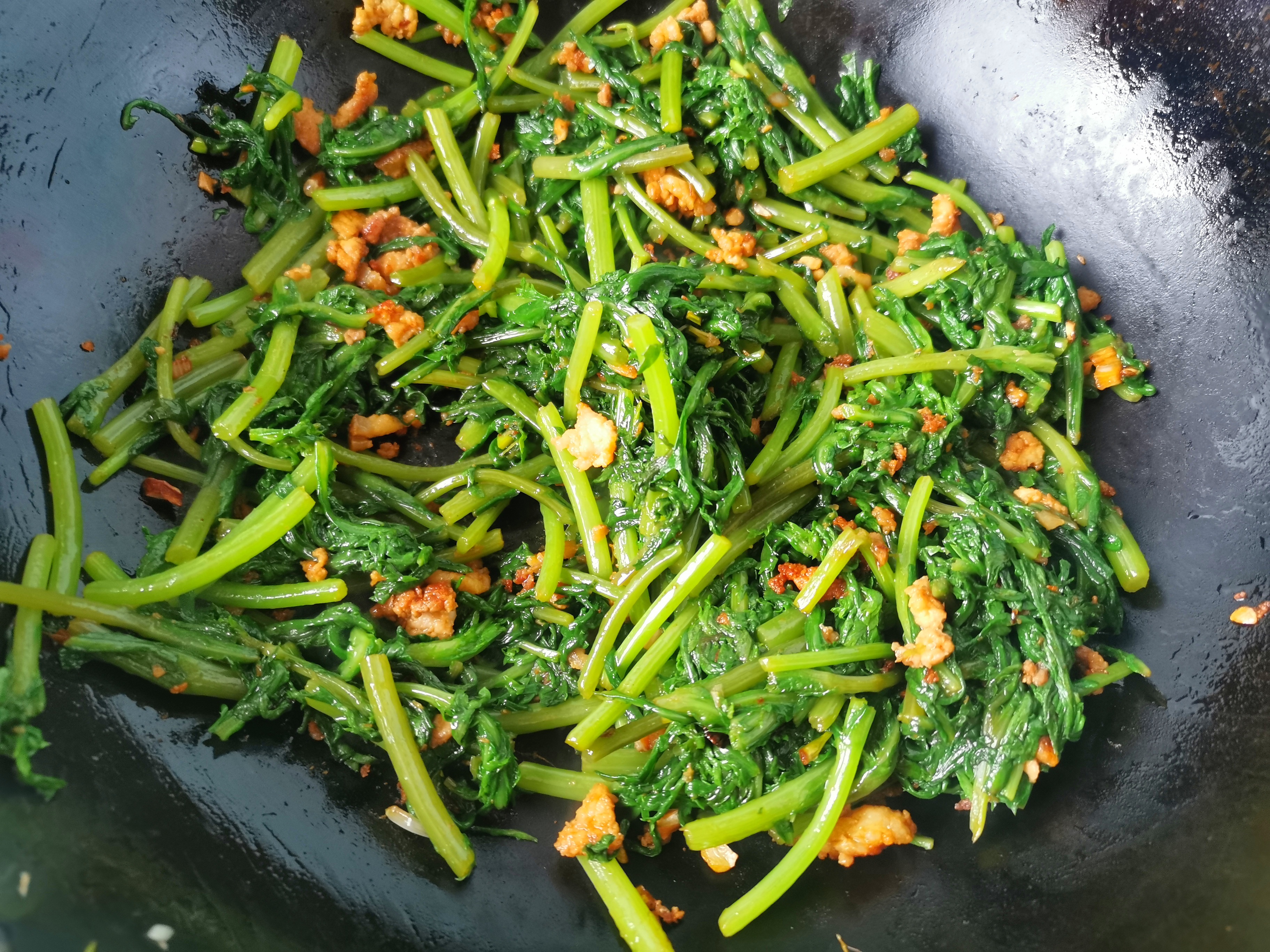 白糖1小勺,蒜末1勺,生姜1小块,盐适量,食用油适量【具体做法】1,茼蒿