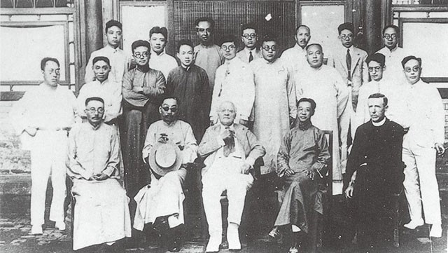 北大专业“六代单传”，一人请假全院休息，毕业合影只有1名学生