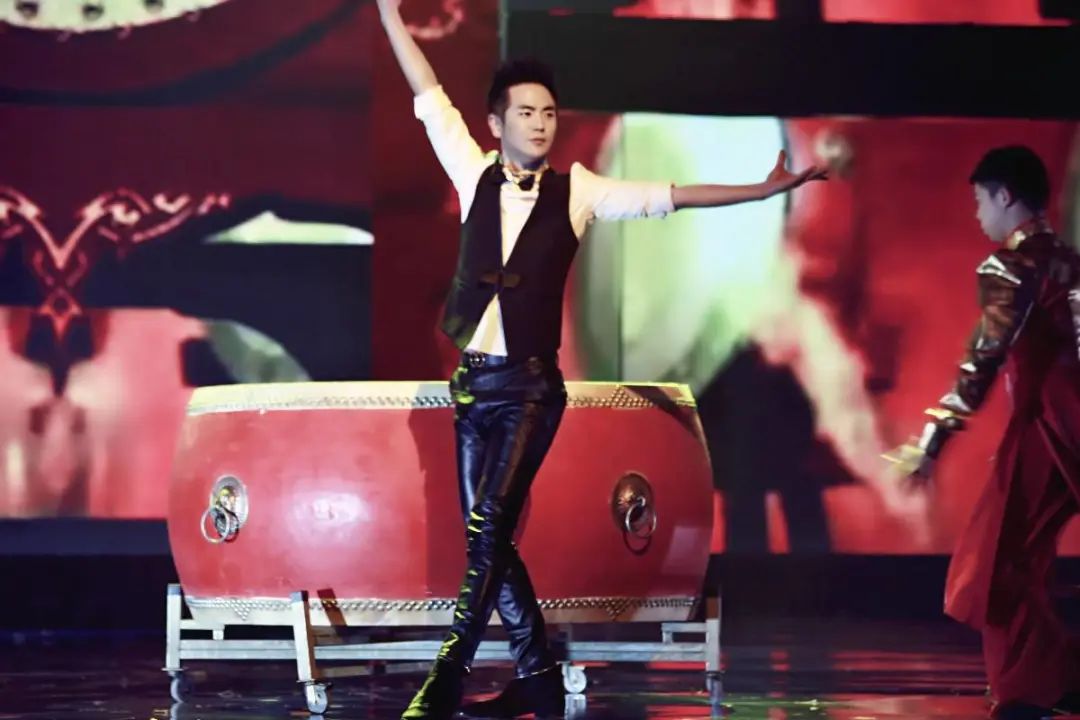 红得快，沉得也快，这9位“风光不再”的男星，如今有人露了原形