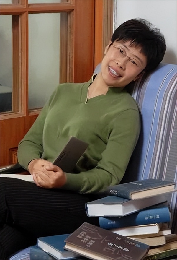 47岁不婚，却坚持追求白头偕老的婚姻，蒙曼老师有理性的女权主义