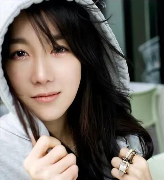 李智雅隐婚14年离婚和父母7年没联系前男友莫名当小三