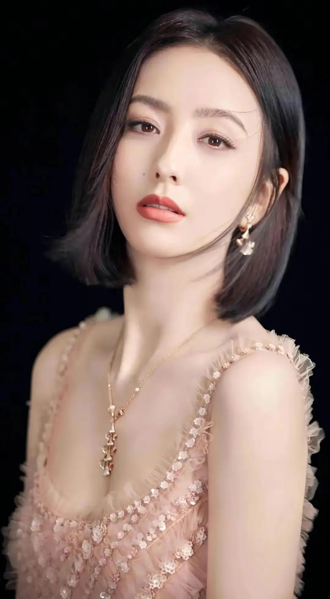 佟丽娅短发，气质优雅、清新靓丽、温婉迷人、明艳动人，太美了