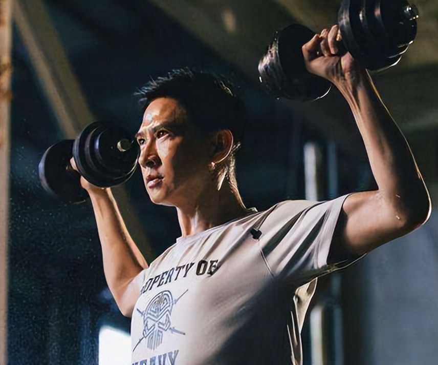 明明是50多岁的大叔，却把自己活成20岁的小伙，这些男星，我服