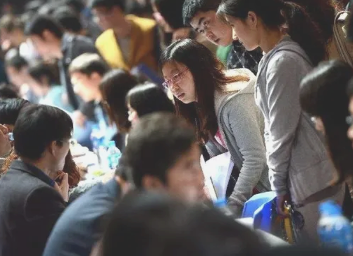 国家对这三个行业“动刀”，“下岗潮”或将来临，你有没有中枪？