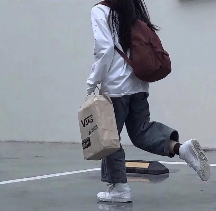 不懂我的人，为何为我的成就举杯喝彩？