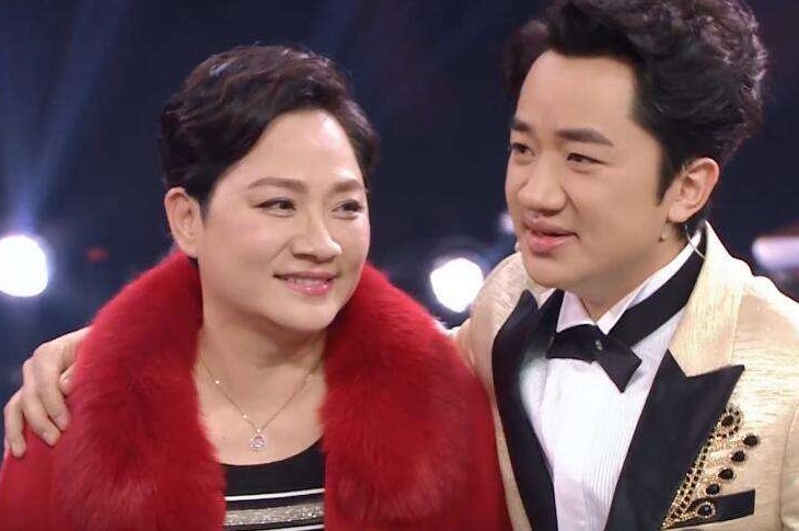 王祖蓝给马龙比心忙工作，李亚男开心晒娃，Gabby嘟嘴卖萌像爸爸