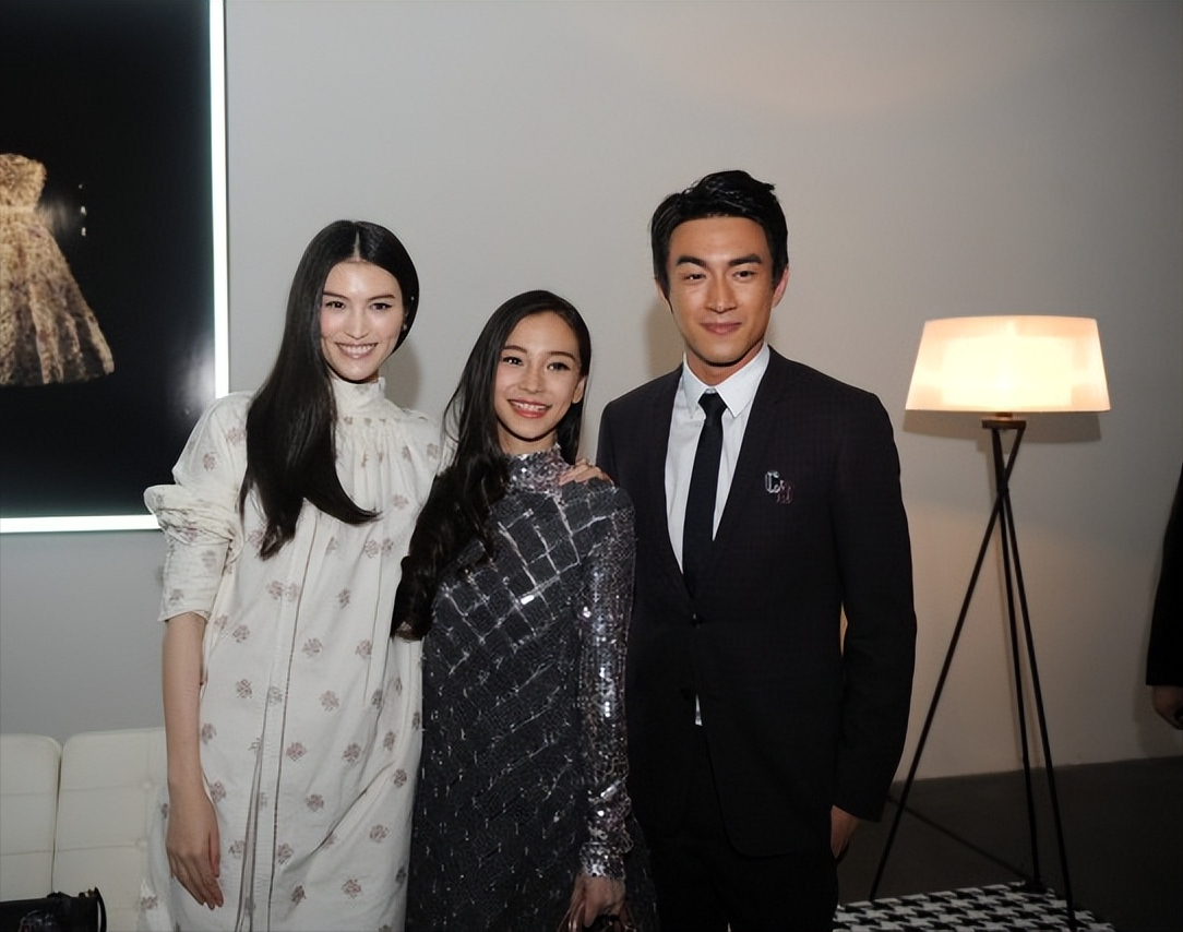 杨颖何穗都是模特，差距可不仅在身材上，看穿衣就知道谁是超模了