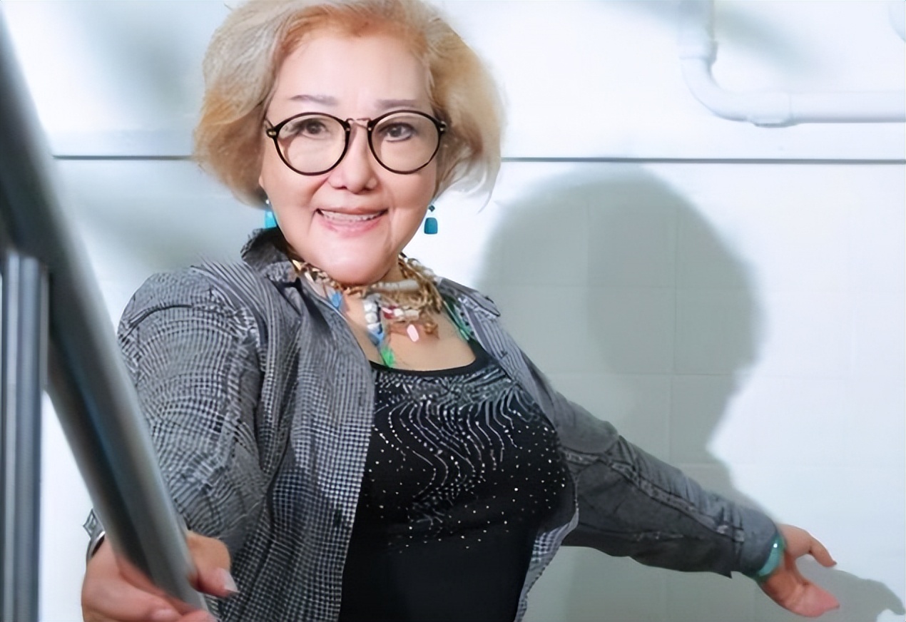 陈丽卿:曾是当红歌后,却惨遭家暴,晚年翻垃圾桶吃剩饭