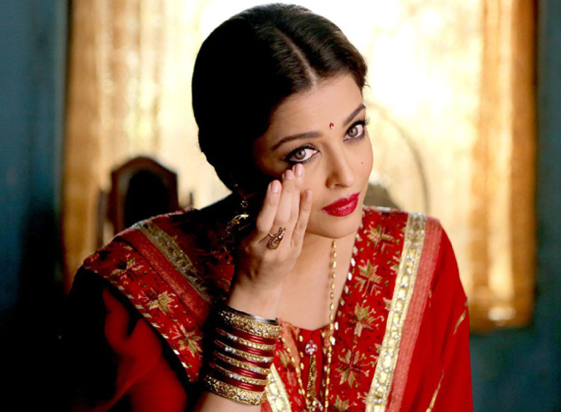 艾西瓦娅:貌若仙子的印度美人,被逼嫁给香蕉树,怀孕发福遭痛批