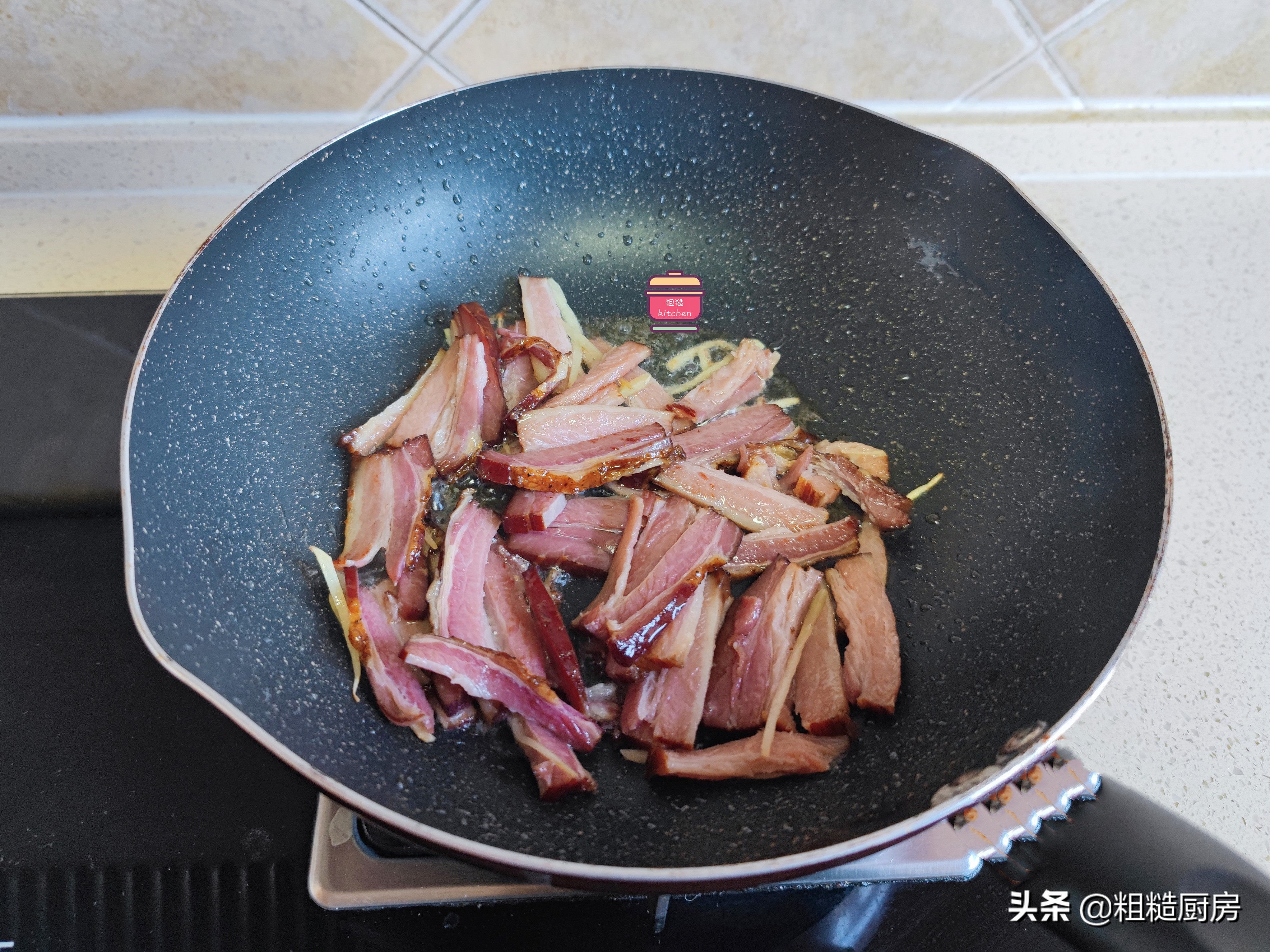 冬天，这食材正好吃，它和竹笋是绝配，简单一炒端上桌，鲜嫩爽脆